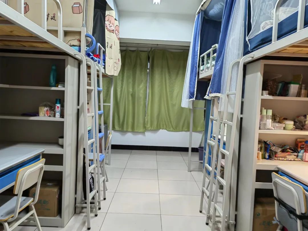 首都師范大學宿舍條件怎么樣,幾個人住,有空調嗎?